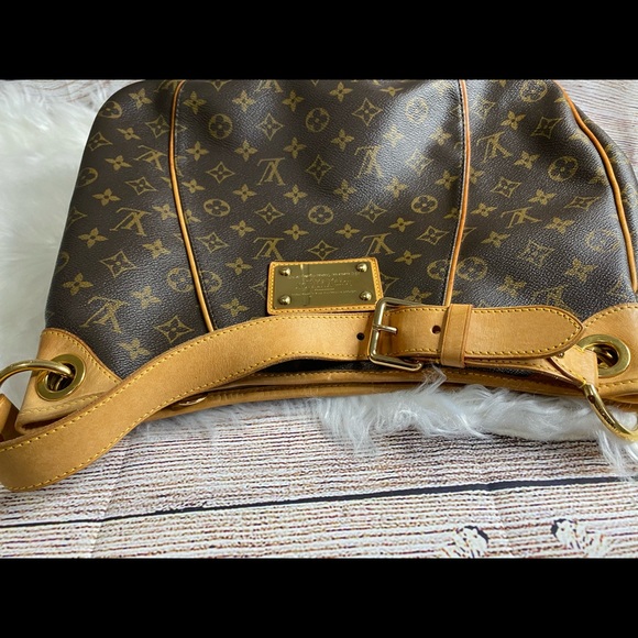 Louis Vuitton Galleria PM - Picture 9 of 14